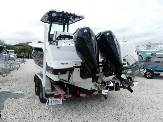 Slide: The Image of Blackfin 252 CC 2025 - 4