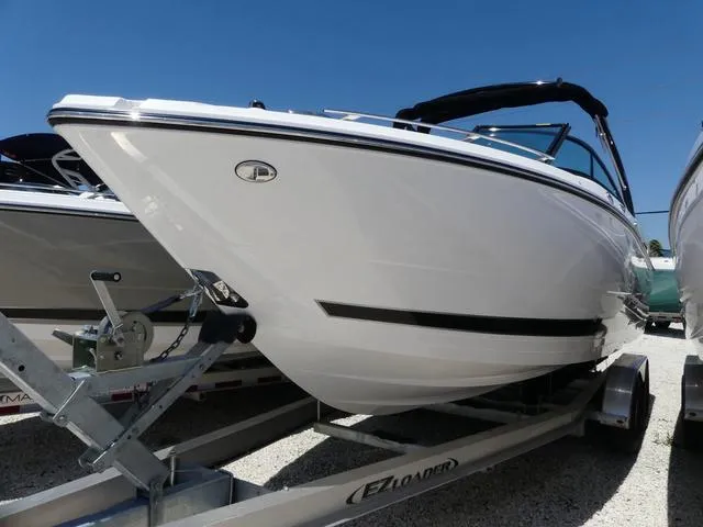 Slide: The Image of Monterey 255SS BOWRIDER 2025 - 1