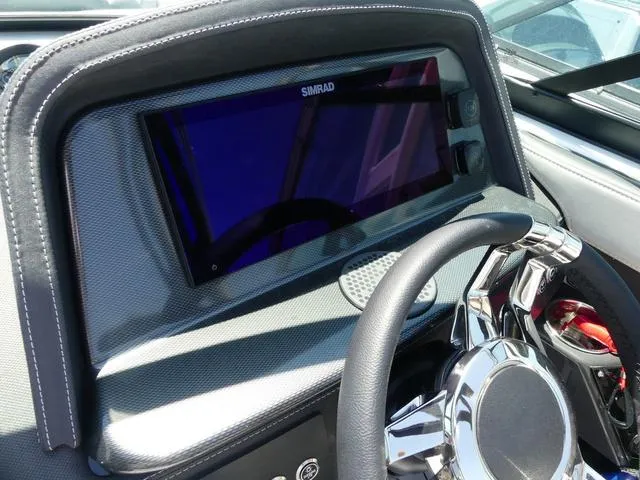 Slide: The Image of Monterey 255SS BOWRIDER 2025 - 11