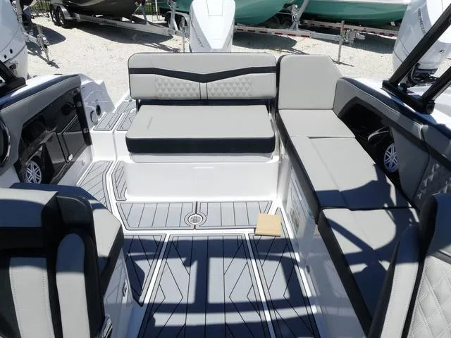 Slide: The Image of Monterey 255SS BOWRIDER 2025 - 15
