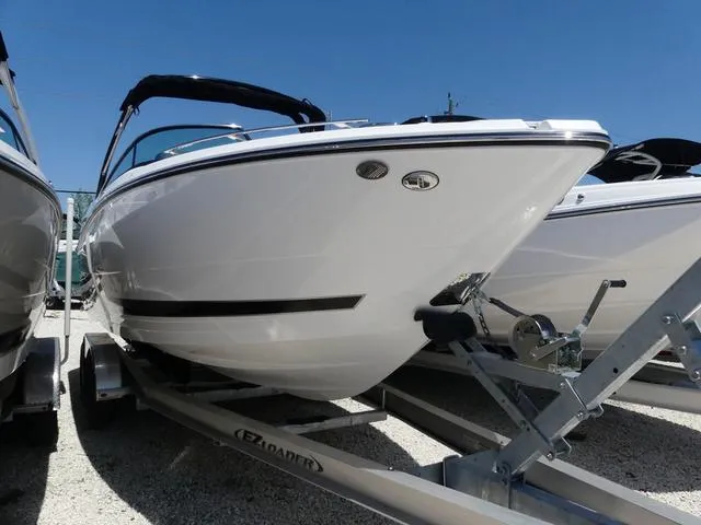 Slide: The Image of Monterey 255SS BOWRIDER 2025 - 2