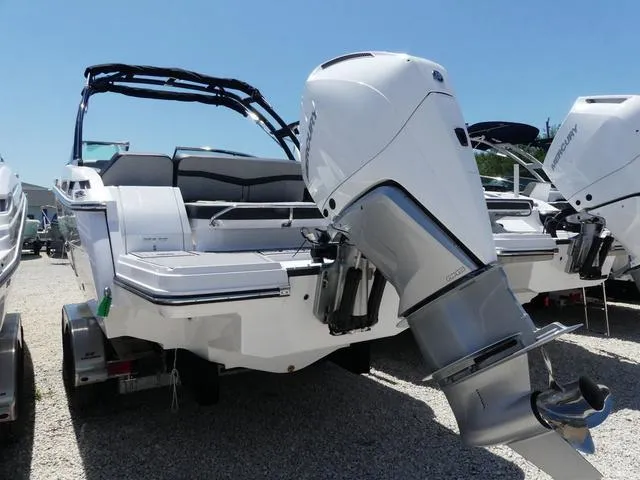 Slide: The Image of Monterey 255SS BOWRIDER 2025 - 3