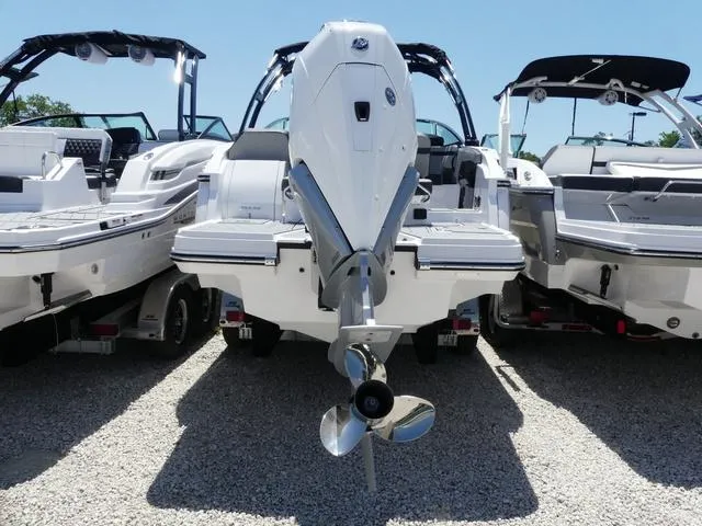 Slide: The Image of Monterey 255SS BOWRIDER 2025 - 4