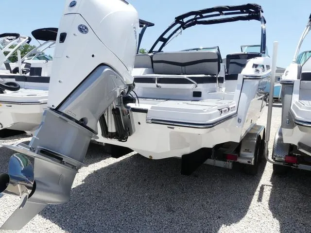 Slide: The Image of Monterey 255SS BOWRIDER 2025 - 5