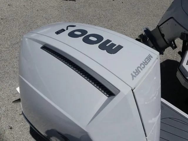 Slide: The Image of Monterey 255SS BOWRIDER 2025 - 6