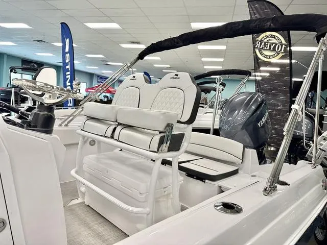 Slide: The Image of Stingray 206 CC 2025 - 4