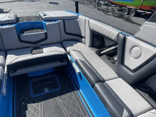 Slide: The Image of Tigé 25ZX 2020 - 10