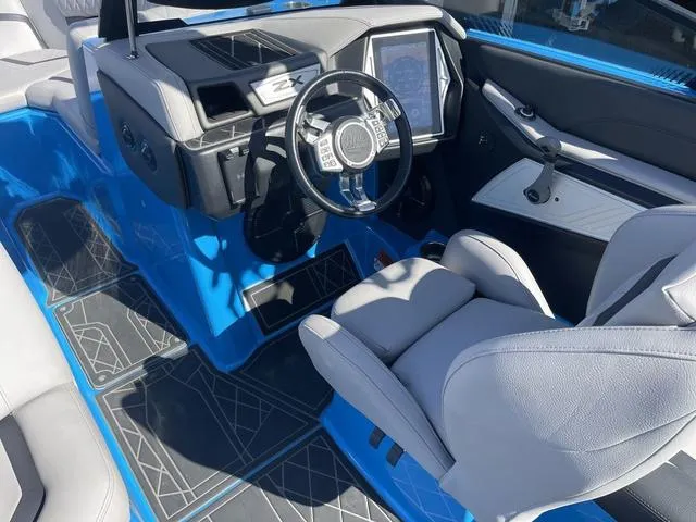 Slide: The Image of Tigé 25ZX 2020 - 3