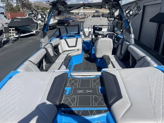 Slide: The Image of Tigé 25ZX 2020 - 7