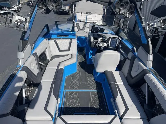 Slide: The Image of Tigé 25ZX 2020 - 8