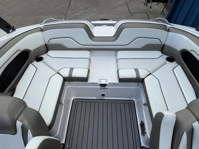 Slide: The Image of Yamaha 212 Limited S 2018 - 4