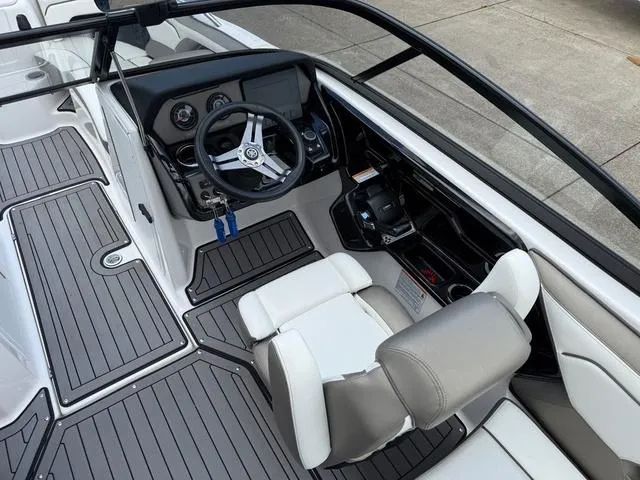 Slide: The Image of Yamaha 212 Limited S 2018 - 8