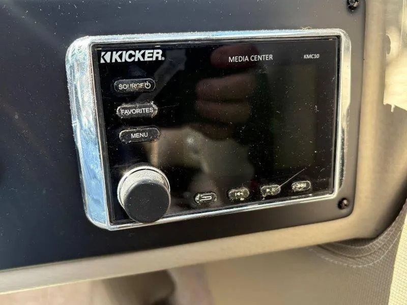 Slide: The Image of Crownline Boats 215 SS 2019 - 54