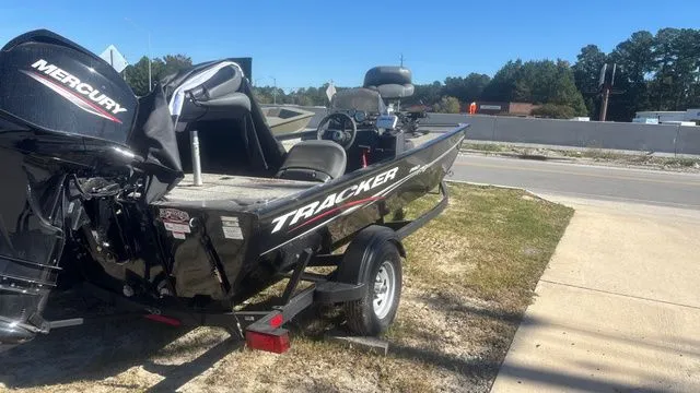 Slide: The Image of Tracker TRACKER PRO TEAM 170 W/50 HP 2024 - 6