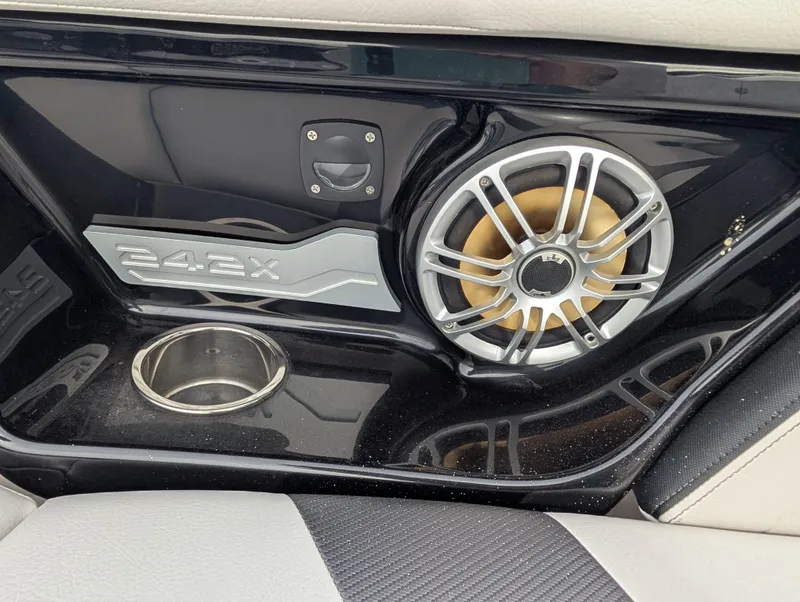 Slide: The Image of 2017 Yamaha Boats 242X E-Series interior with speaker and cup holder. - 19