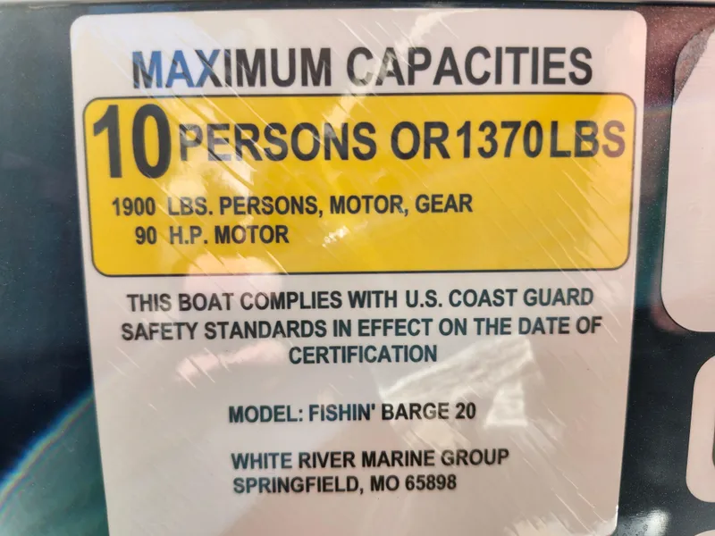 Slide: The Image of Capacity label for 2023 Sun Tracker Fishin' Barge 20 DLX, 10 persons or 1370 lbs. - 25