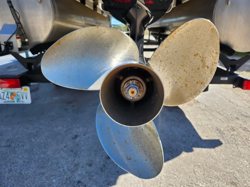 Slide: The Image of Propeller of 2023 Sun Tracker Fishin' Barge 20 DLX pontoon boat on trailer. - 42