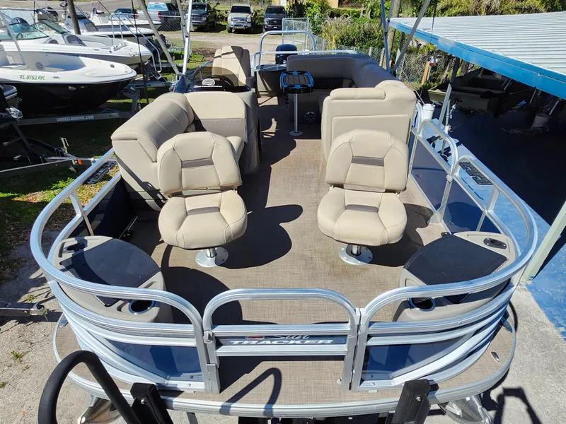 Slide: The Image of 2023 Sun Tracker Fishin' Barge 20 DLX pontoon boat with spacious seating and fishing amenities. - 7