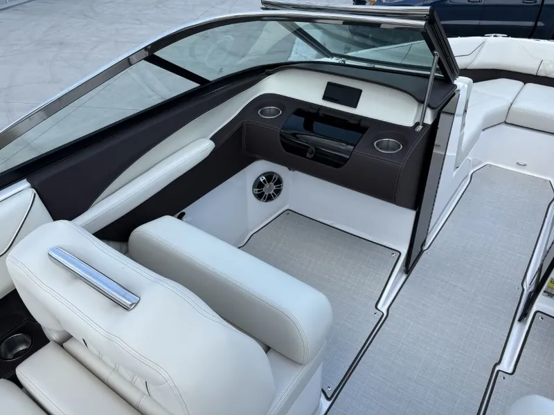 Slide: The Image of Regal LS4 2025 - 24