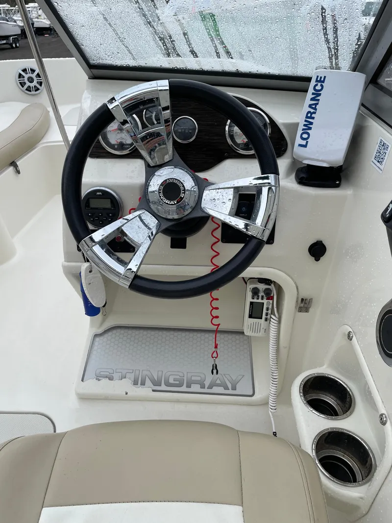 Slide: The Image of 2017 Stingray 191 DC boat dashboard with steering wheel and Lowrance device. - 10