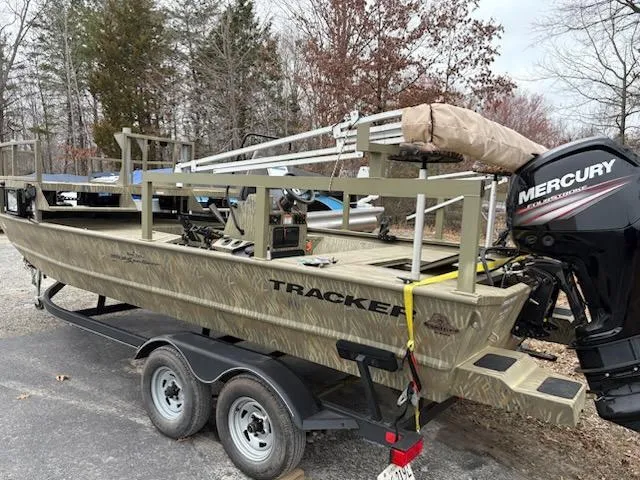 Slide: The Image of 2018 Tracker GRIZZLY 2072 SPORTSMAN boat on trailer with Mercury outboard motor. - 4
