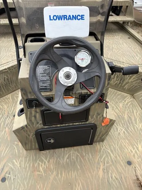 Slide: The Image of 2018 Tracker GRIZZLY 2072 SPORTSMAN boat console with steering wheel and Lowrance equipment. - 8