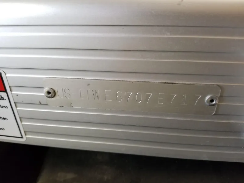Slide: The Image of 2017 Bennington 22GSR boat hull identification number plate. - 37