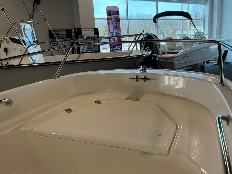 Slide: The Image of Boston Whaler 130 Super Sport 2025 - 10