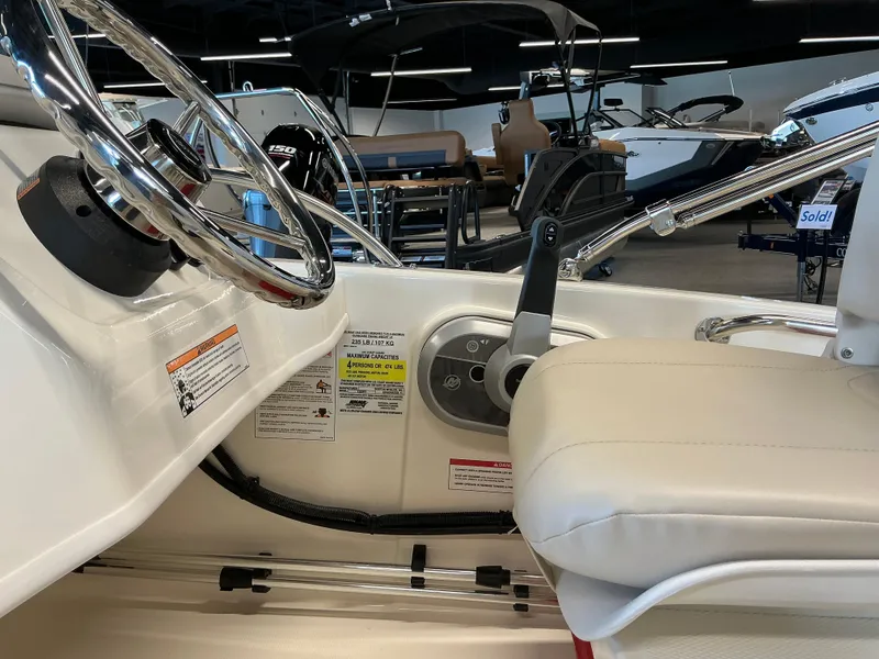 Slide: The Image of Boston Whaler 130 Super Sport 2025 - 11