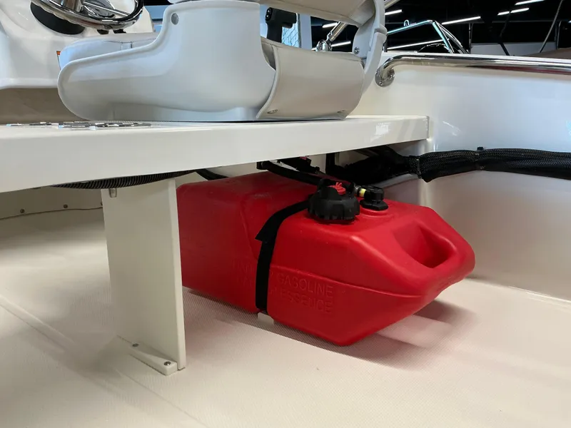 Slide: The Image of Boston Whaler 130 Super Sport 2025 - 12