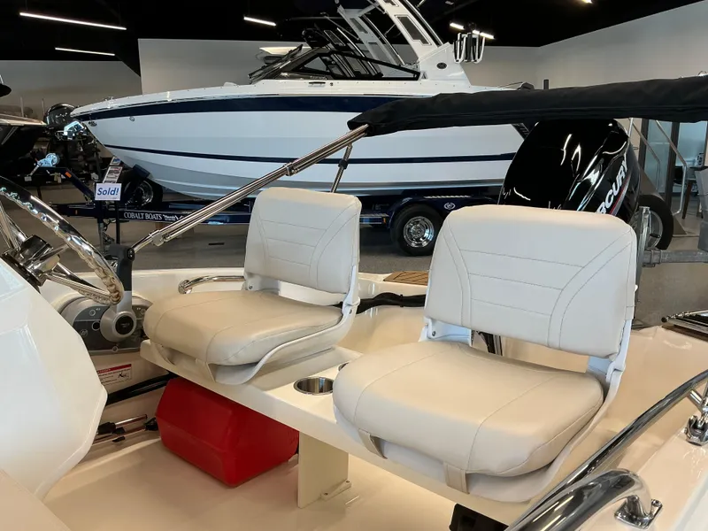 Slide: The Image of Boston Whaler 130 Super Sport 2025 - 3