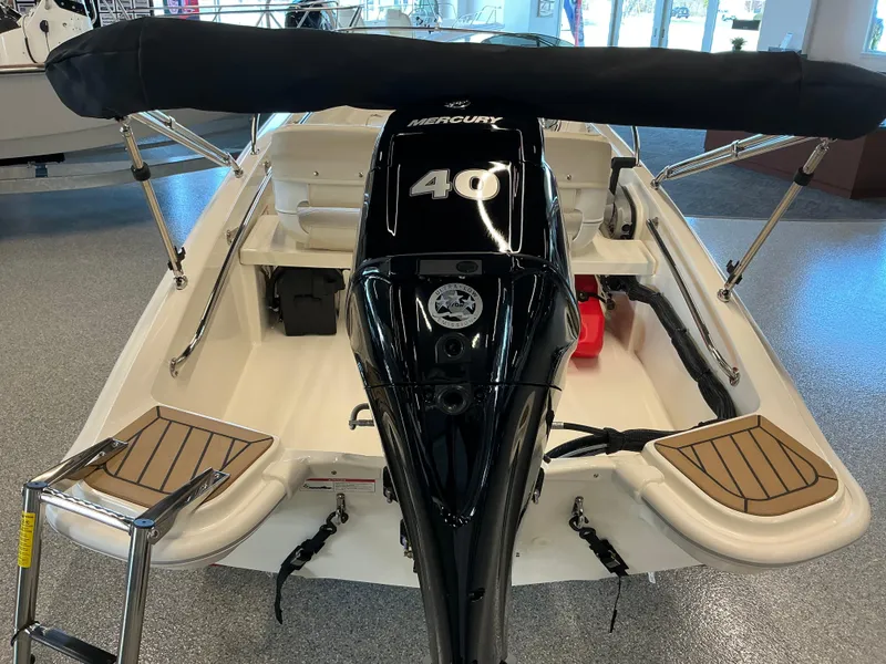 Slide: The Image of Boston Whaler 130 Super Sport 2025 - 6