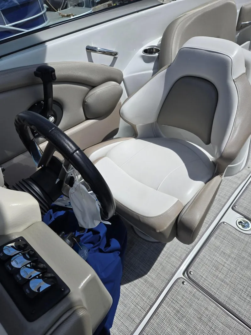 Slide: The Image of Crownline Boats E-275 2019 - 14