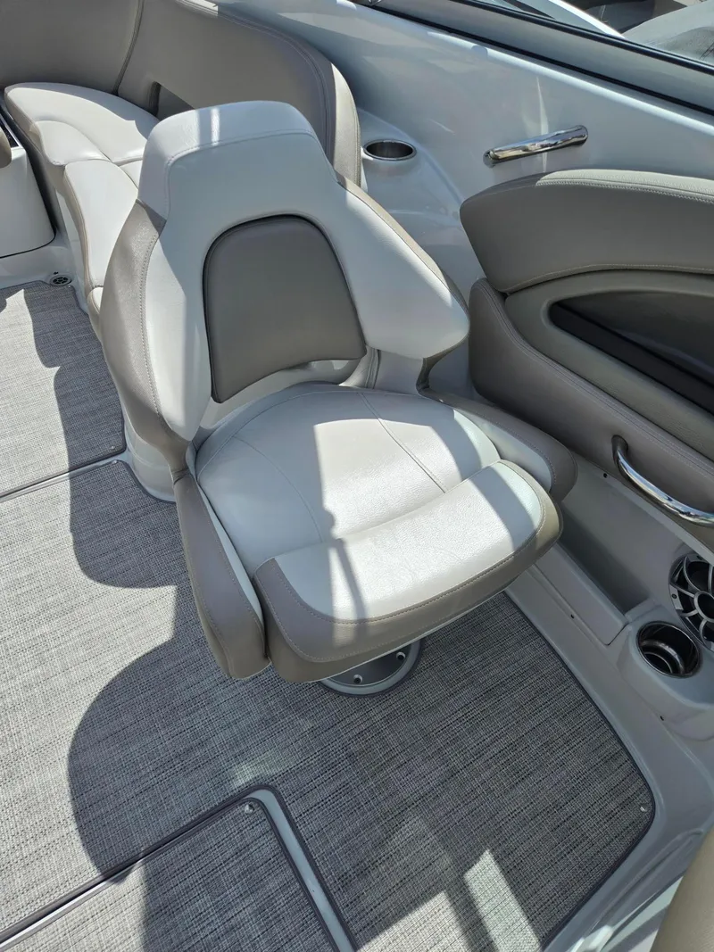 Slide: The Image of Crownline Boats E-275 2019 - 15