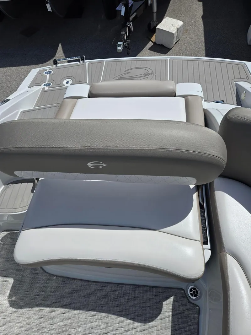 Slide: The Image of Crownline Boats E-275 2019 - 16