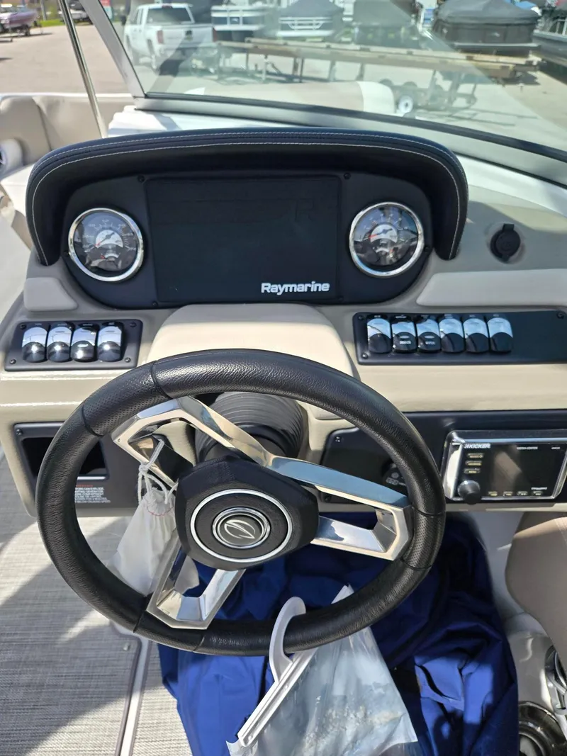 Slide: The Image of Crownline Boats E-275 2019 - 22