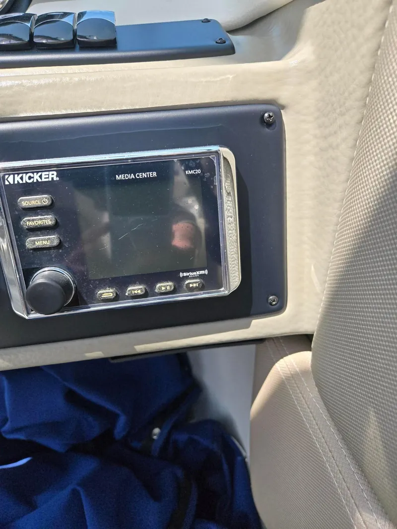 Slide: The Image of Crownline Boats E-275 2019 - 23