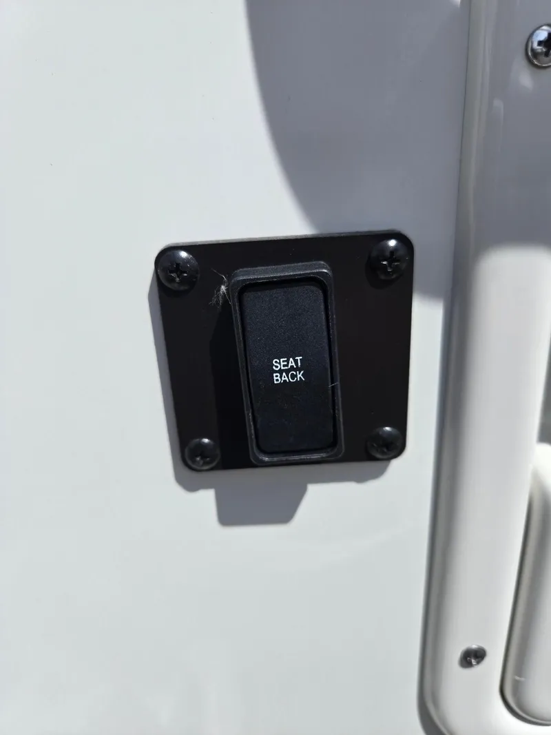 Slide: The Image of Crownline Boats E-275 2019 - 28