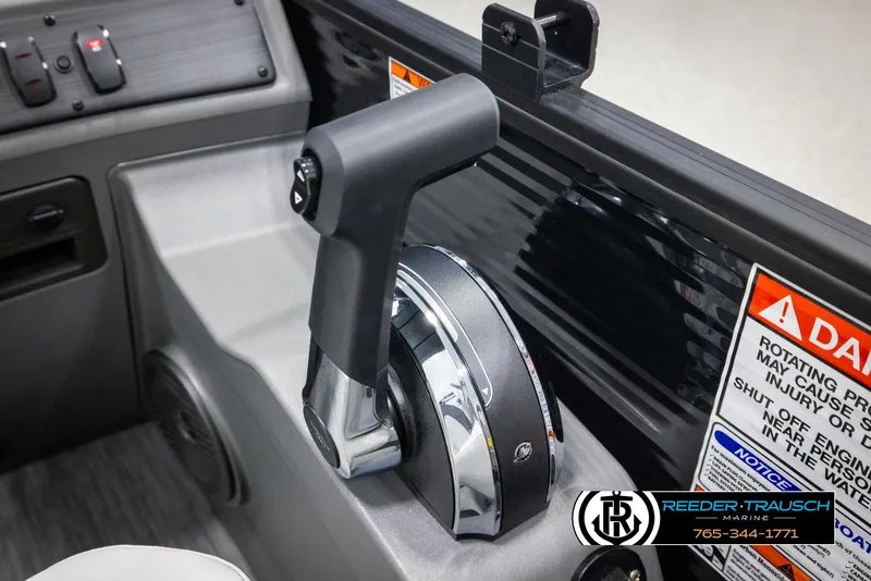 Slide: The Image of Throttle control of 2025 Bennington 22 SSRSE boat with warning labels and Reeder-Trausch Marine logo. - 33