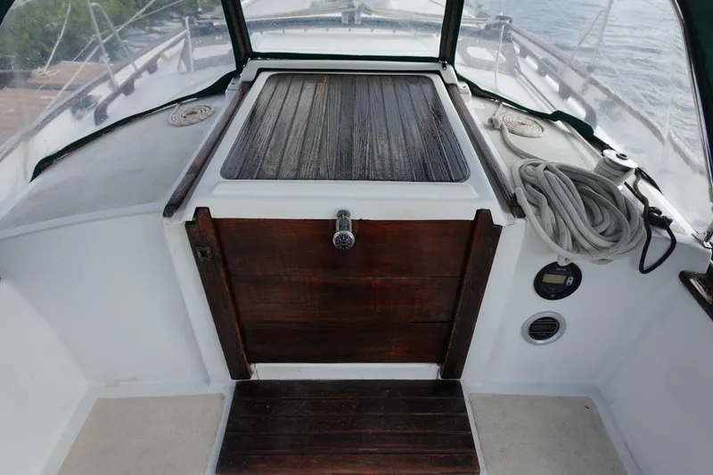 Slide: The Image of Cockpit of 1982 Morgan 383 sailboat with wooden hatch and coiled rope. - 21