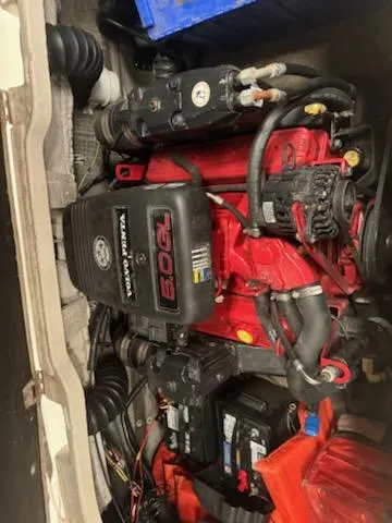 Slide: The Image of 2006 Glastron MX 195 engine compartment with Volvo Penta 5.0 GL motor. - 8