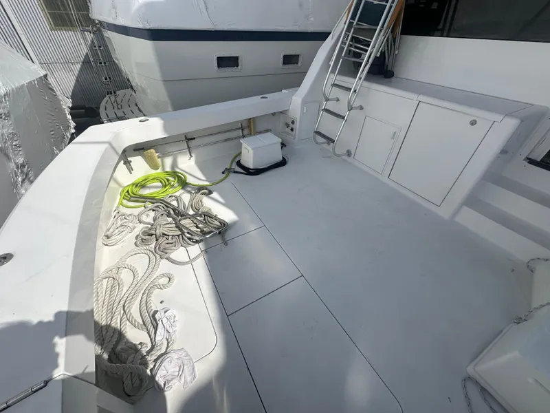 Slide: The Image of 1998 Viking 53 Convertible yacht deck with ropes and ladder. - 3