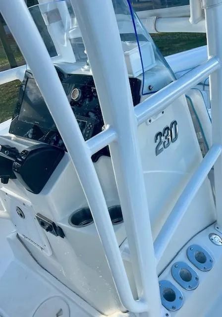 Slide: The Image of 2003 Hydra-Sports Bay Bolt 2300 boat console with steering and controls. - 11