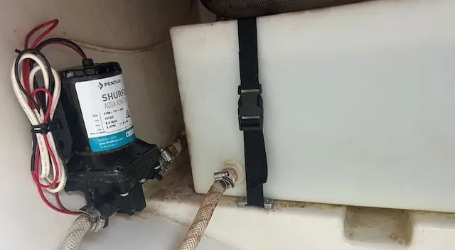 Slide: The Image of 2003 Hydra-Sports Bay Bolt 2300 boat pump and tank system. - 23