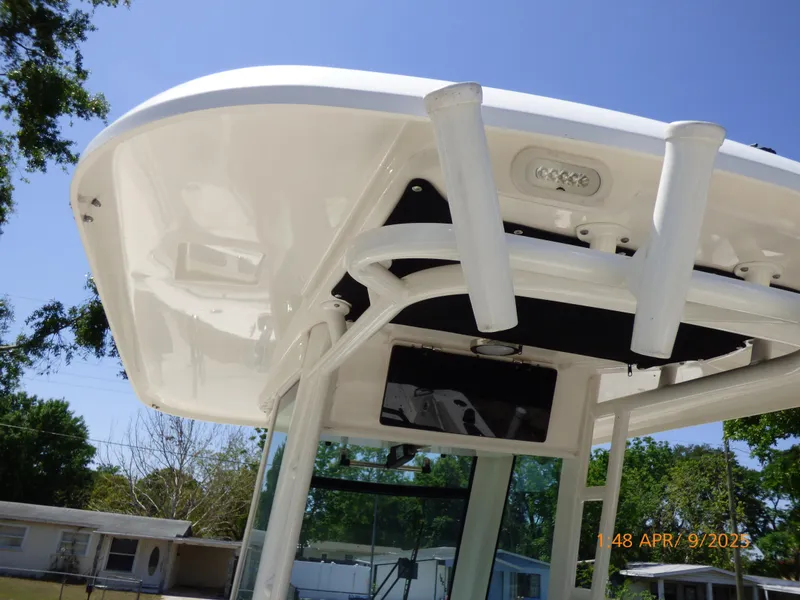 Slide: The Image of Boston Whaler 250 Outrage 2018 - 59