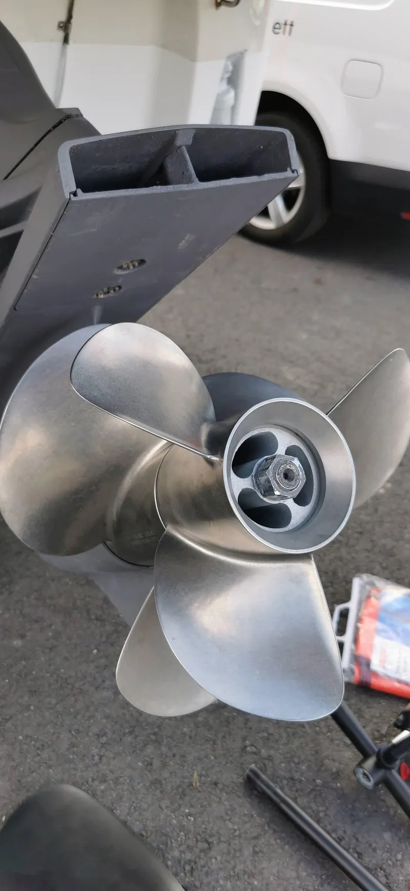 Slide: The Image of Propeller of 2006 Monterey 270 Cruiser boat, close-up view. - 39