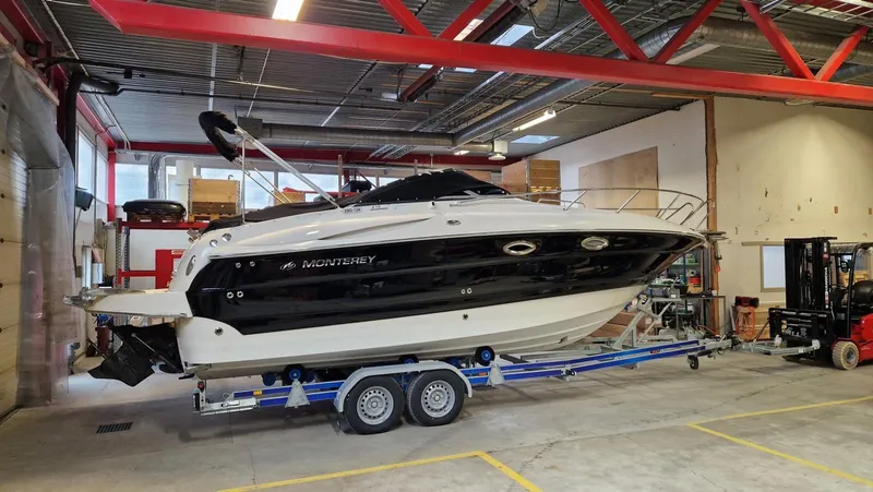Slide: The Image of 2006 Monterey 270 Cruiser boat on trailer in indoor storage facility. - 7