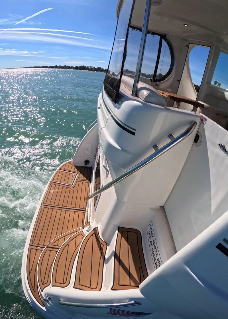 Slide: The Image of Sea Ray 390 Motor Yacht 2004 - 10