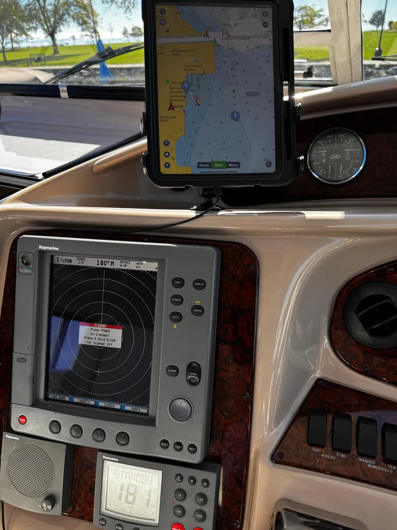 Slide: The Image of Sea Ray 390 Motor Yacht 2004 - 17