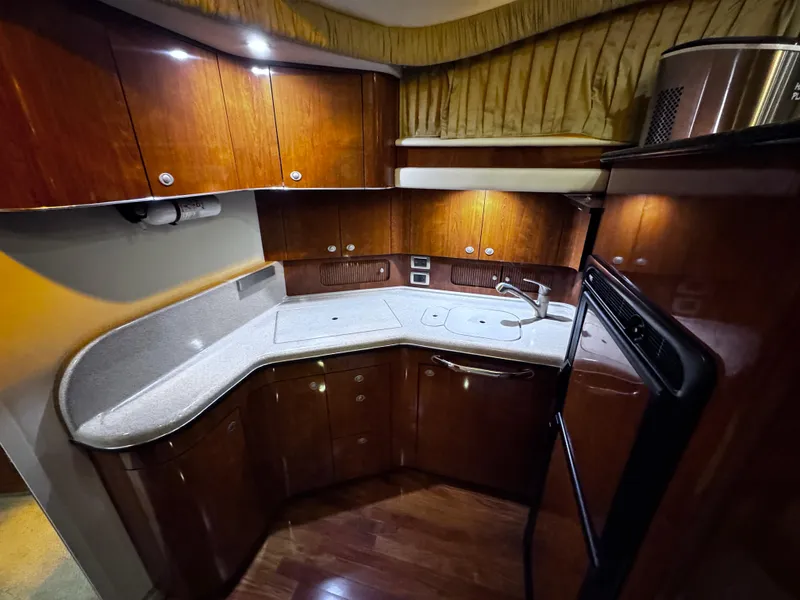 Slide: The Image of Sea Ray 390 Motor Yacht 2004 - 25